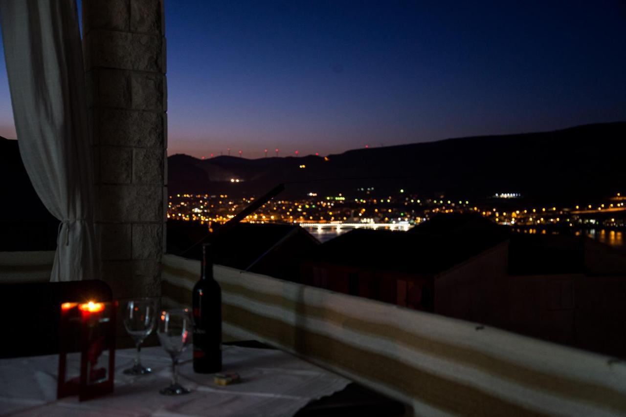 Holidays Apartments Slanada With Terrace And Sea View, Near The Beach & Town Trogir, Free Parking, Quiet Place On Peninsula Ciovo Exterior foto