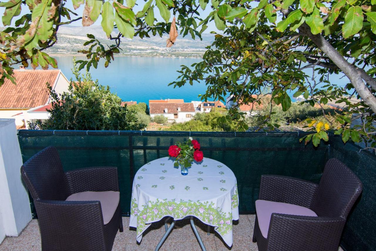 Holidays Apartments Slanada With Terrace And Sea View, Near The Beach & Town Trogir, Free Parking, Quiet Place On Peninsula Ciovo Exterior foto
