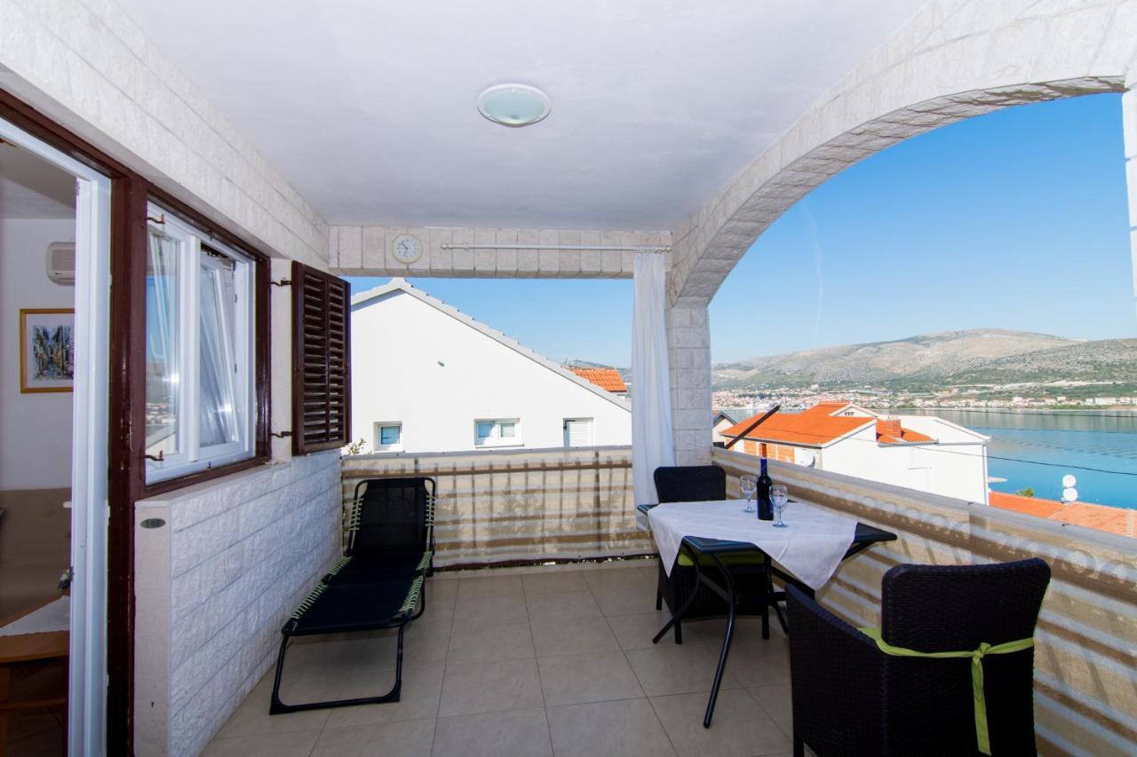 Holidays Apartments Slanada With Terrace And Sea View, Near The Beach & Town Trogir, Free Parking, Quiet Place On Peninsula Ciovo Exterior foto