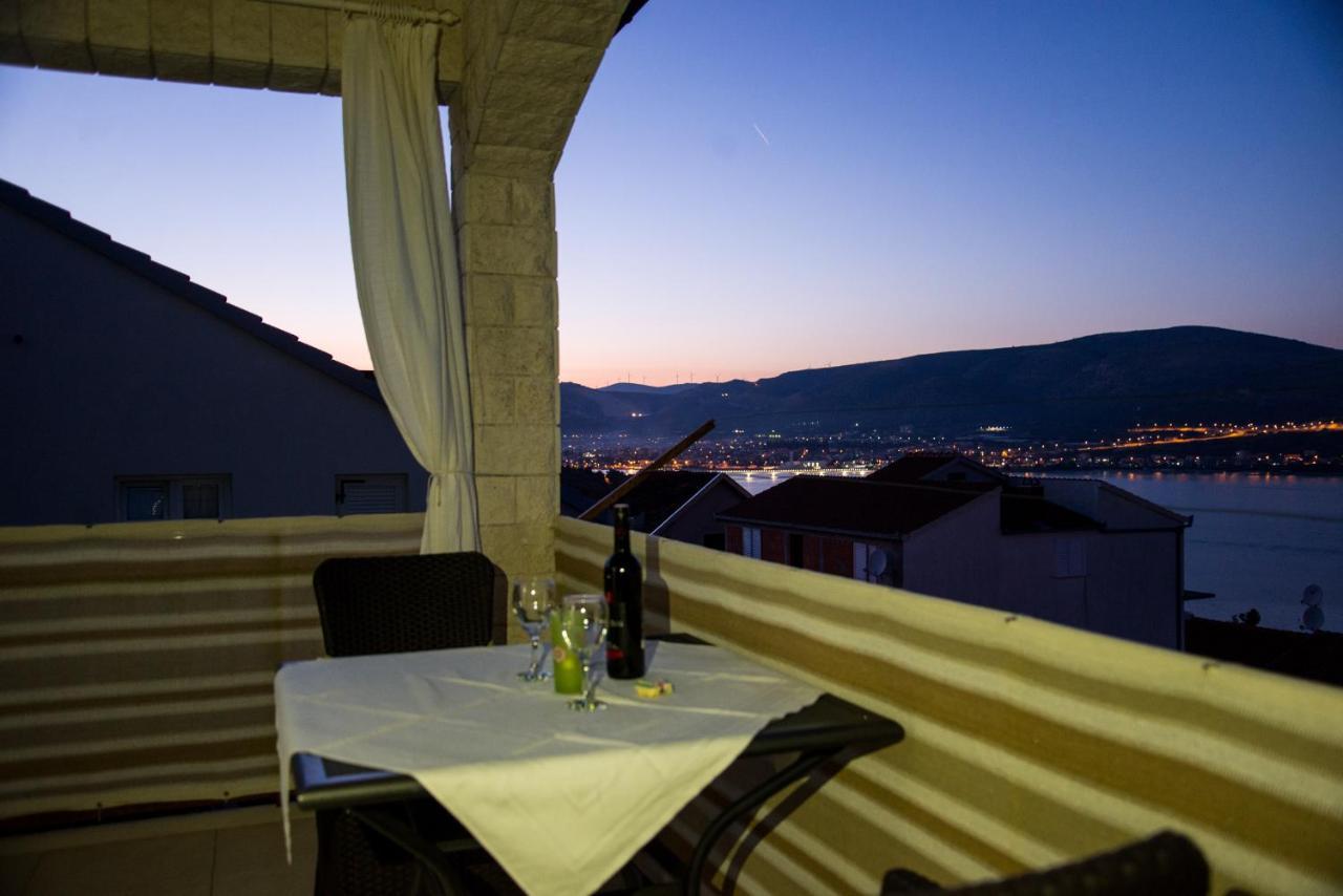 Holidays Apartments Slanada With Terrace And Sea View, Near The Beach & Town Trogir, Free Parking, Quiet Place On Peninsula Ciovo Exterior foto