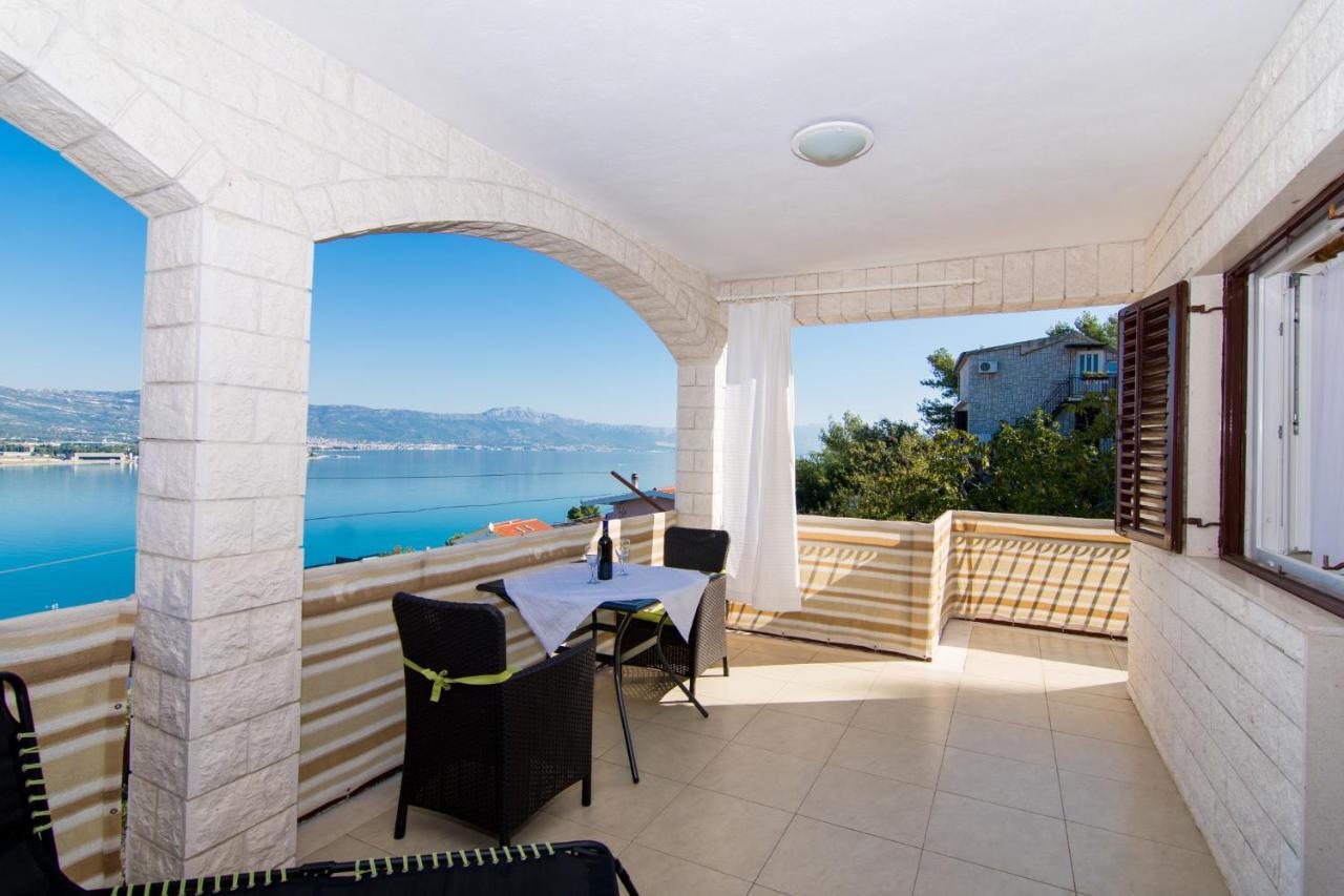 Holidays Apartments Slanada With Terrace And Sea View, Near The Beach & Town Trogir, Free Parking, Quiet Place On Peninsula Ciovo Exterior foto
